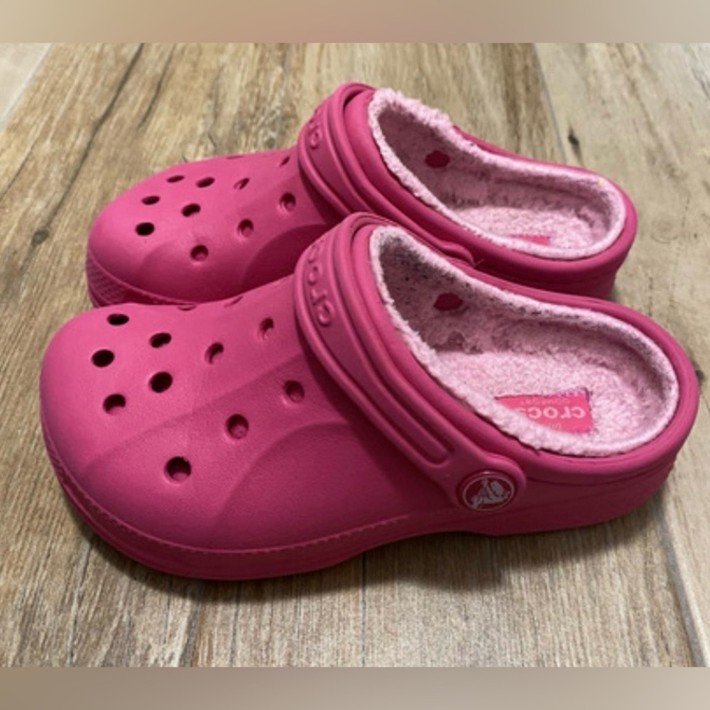 Crocs Classic Pink Fleece Lined Slip On Warm Soft Clogs- Little Kids 2 Junior 4